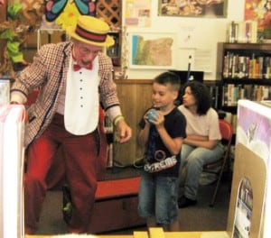 Albert Alter perfoming at the Klamath County Library.